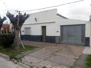 Casa en venta - 5 dormitorios  2 baños - 120mts2- Los Hornos, La Plata