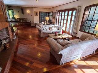 Foto 1 de Venta - Chalet seis ambientes con piscina - Quintana 1043 - Los Troncos