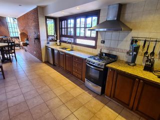 Foto 19 de Venta - Chalet seis ambientes con piscina - Quintana 1043 - Los Troncos