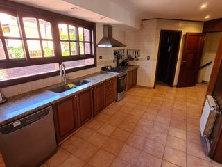 Foto 18 de Venta - Chalet seis ambientes con piscina - Quintana 1043 - Los Troncos