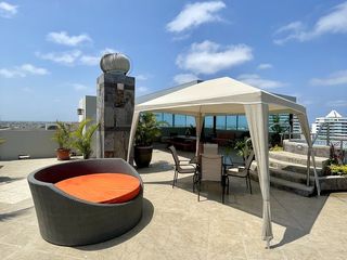 Salinas, se alquila Pent House de lujo frente al mar con terraza y jacuzzi privados.