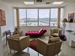 Foto 1 de Oficina de venta en el Edificio River Plaza, ave León Febres Cordero.
