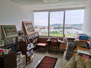 Foto 4 de Oficina de venta en el Edificio River Plaza, ave León Febres Cordero.