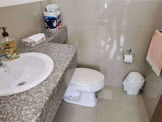 Foto 8 de Oficina de venta en el Edificio River Plaza, ave León Febres Cordero.