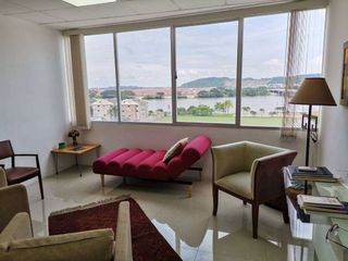Foto 5 de Oficina de venta en el Edificio River Plaza, ave León Febres Cordero.