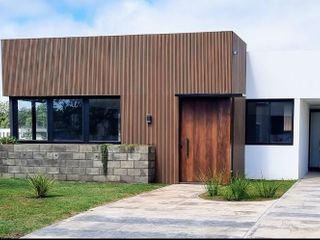 Casa en venta - 3 Dormitorios 2 Baños - 600Mts2 - Mar del Plata