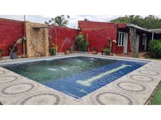 Hermosa finca de 1.000m2 con piscina en venta Santa Elena El Cerrito