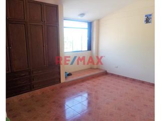 Foto 6 de Descripción
Vendo Duplex ubicado en la Urb. Santa Ana, a unas cuadras del Real Plaza y Plaza de la luna, a solo 10 min de la Plaza de Armas y a la Av