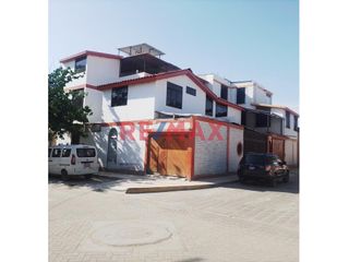 Foto 1 de Descripción
Vendo Duplex ubicado en la Urb. Santa Ana, a unas cuadras del Real Plaza y Plaza de la luna, a solo 10 min de la Plaza de Armas y a la Av