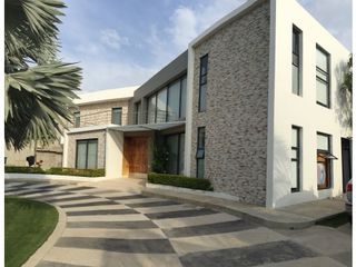 SE VENDE CASA DE LUJO EN LAGOS DEL  CAUJARAL