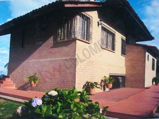 En Venta Espectacular Casa campestre sector exclusivo  Condado Beverly -- Altos de Dapa-5999