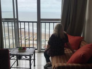 Departamento dos ambientes con dependencia con vista panoramica al mar y Casino. Muy buen estado. Guemes