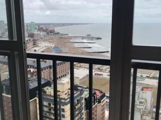 Departamento dos ambientes con dependencia con vista panoramica al mar y Casino. Muy buen estado. Guemes