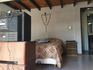 Casa en venta - 3 dormitorios 4 baños - Locales - 230mts2 - Joaquín Gorina, La Plata