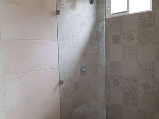 Foto 12 de Venta de hermosa casa 4 Dormitorios en etapa Floreana  - Casalaguna/km 12 av. León Febres Cordero.