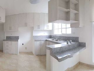 Foto 7 de Venta de hermosa casa 4 Dormitorios en etapa Floreana  - Casalaguna/km 12 av. León Febres Cordero.