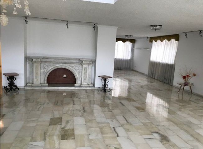 Apartamento en venta en Gonzalez Suarez - View 3