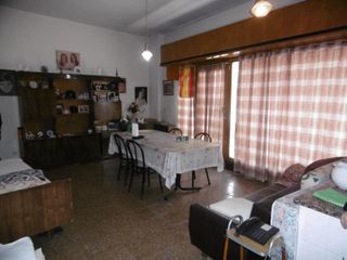 Foto 5 de Casa 6amb lote propio 8,66x33mts 4 deptos s/subdiv local