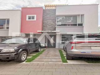 Se Vende Casa en Santa Lucia de 4 dormitorios.