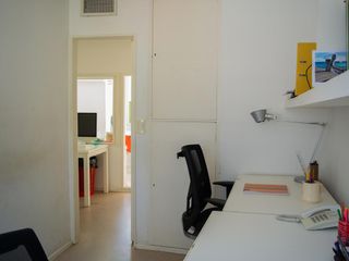 Oficina con cocheras en venta en Vicente Lopez