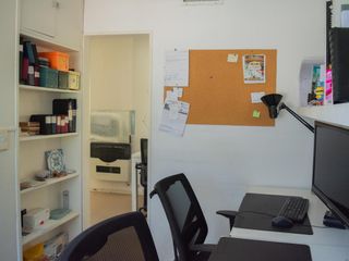 Oficina con cocheras en venta en Vicente Lopez