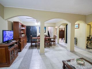 Casa en venta en La Plata, dos dormitorios