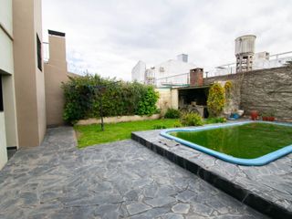 Casa en venta en La Plata, dos dormitorios