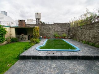 Casa en venta en La Plata, dos dormitorios