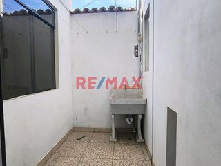 Foto 9 de VENDO LINDO DEPARTAMENTO EN TERCER PISO, TRES HABITACIONES, 2 BAÑOS, COCINA CONCEPTO CERRADO, SALA COMEDOR Y RECEPCIÓN. UBICADA MUY CERCA A UPN, MALL