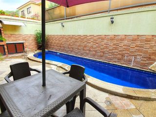 Casa Vía a la costa primeros Km amoblada con piscina segura dos pisos Urbanización VENTA
