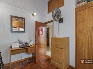 Casa en venta - 3 dormitorios 1 baño  1 cochera - 167mts2 - La Plata