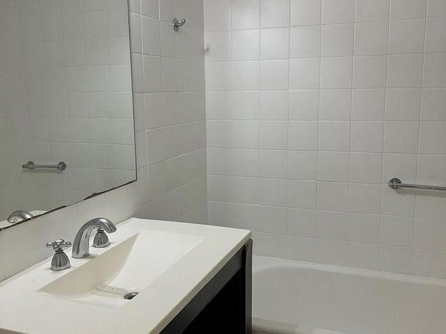Departamento de 3 dormitorios y 2 dependencias con Balcón en Alquiler - Baulera y Cochera - Recoleta