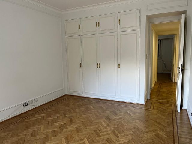 Departamento de 3 dormitorios y 2 dependencias con Balcón en Alquiler - Baulera y Cochera - Recoleta