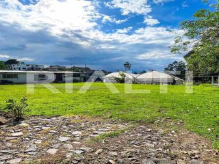 Casa campestre con amplio terreno en Alangasí