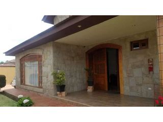 Foto 4 de casa en venta en rio amarillo sayausi san sebastian de lujo con area verde