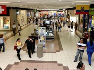 Foto 2 de Local Comercial Alquiler en CC. Policentro  182 m2