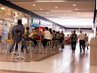 Foto 3 de Local Comercial Alquiler en CC. Policentro  182 m2