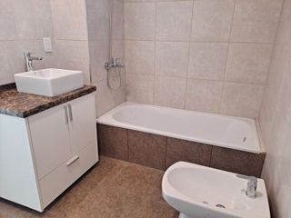 Foto 9 de Hermoso Semipiso en Alquiler 2 AMBIENTES   a Estrenar con balcón Super