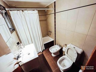 Departamento en venta - 2 Dormitorios 1 Baño - Cochera - 76Mts2 - La Plata