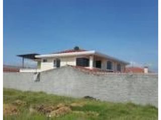 Casa de venta, sector Valle de los Chillos (Cashapamba), 4 dormitorios