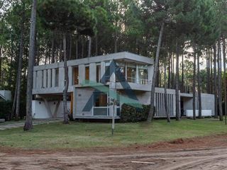 Foto 1 de Casa 5 ambientes. Primera calidad. PINAMAR NORTE