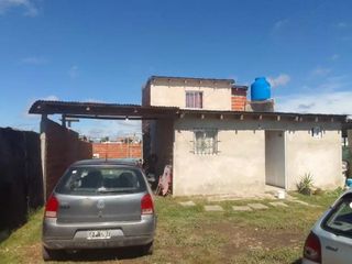 Casa en venta - 3 Dormitorios 1 Baño - Cochera - 75Mts2 - Lisandro Olmos, La Plata