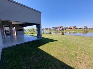 Foto 31 de Casa 5 ambientes AL LAGO con Pileta - Barrio El Canton - Norte