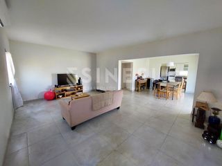 Foto 7 de Casa 5 ambientes AL LAGO con Pileta - Barrio El Canton - Norte