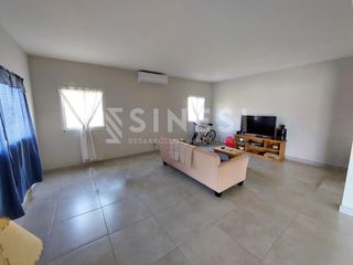 Foto 6 de Casa 5 ambientes AL LAGO con Pileta - Barrio El Canton - Norte