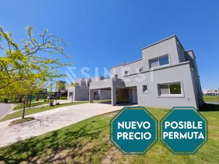 Foto 1 de Casa 5 ambientes AL LAGO con Pileta - Barrio El Canton - Norte