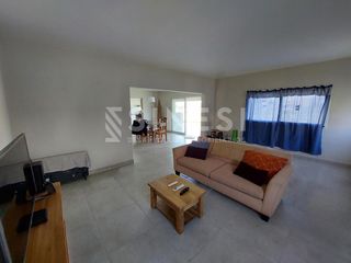 Foto 8 de Casa 5 ambientes AL LAGO con Pileta - Barrio El Canton - Norte