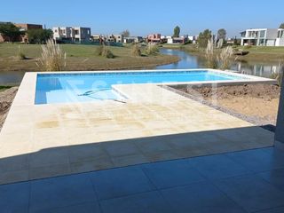 Foto 34 de Casa 5 ambientes AL LAGO con Pileta - Barrio El Canton - Norte