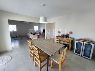 Foto 5 de Casa 5 ambientes AL LAGO con Pileta - Barrio El Canton - Norte