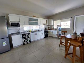 Foto 9 de Casa 5 ambientes AL LAGO con Pileta - Barrio El Canton - Norte